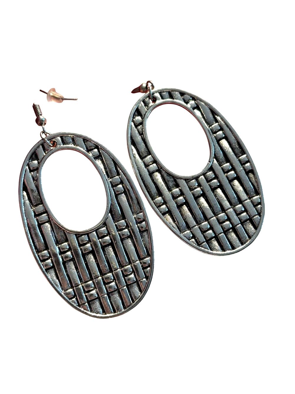 Textured dangle & drop pierced earrings silver textured ovals mod runway fashion